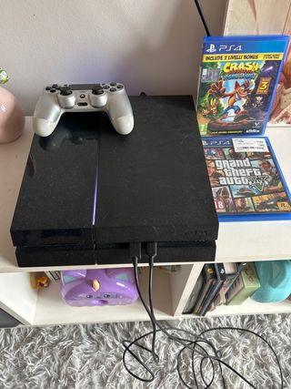 PS4 (PlayStation 4) Negra + 2 Juegos y 1 mando