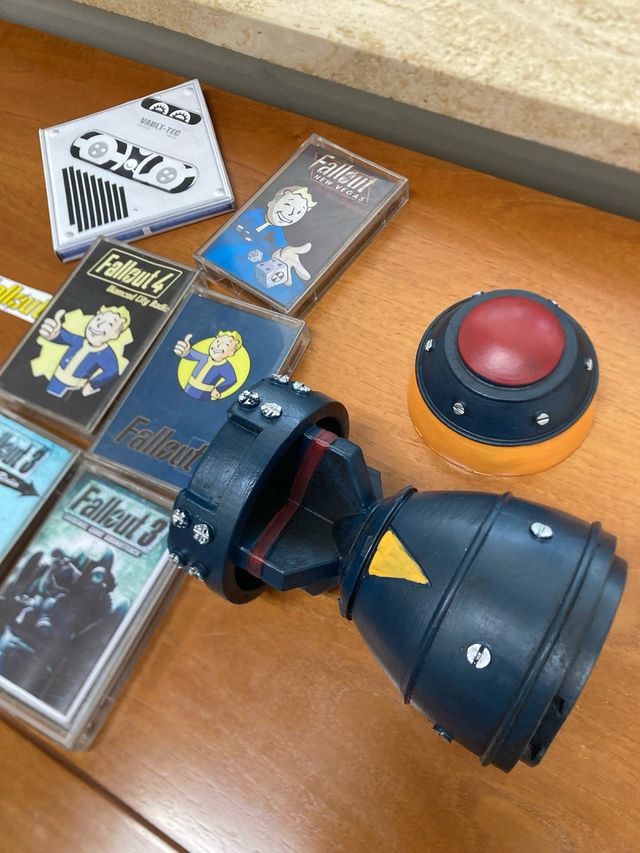 Set 5 Cassette Fallout + Nuke Bomb