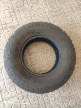 Neumáticos todoterreno mixtos nuevos.
235-75R15
