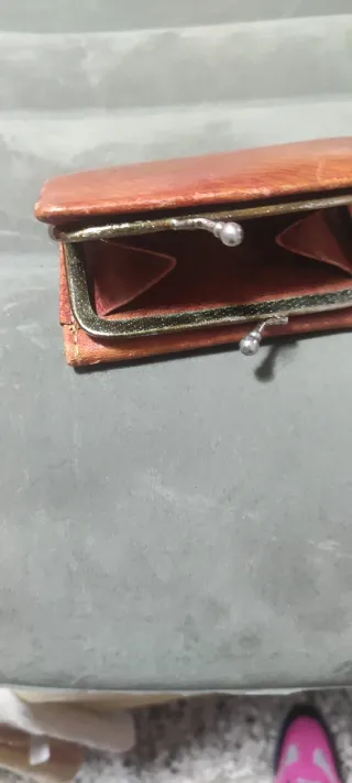 Cartera de piel marrón
