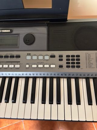 Teclado Yamaha PSR-E443