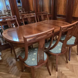 Mesa de comedor de madera