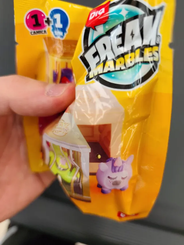 Canica Llama Dorada Freak