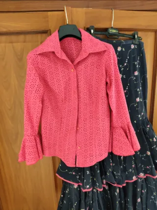 Traje de flamenca azul y rosa