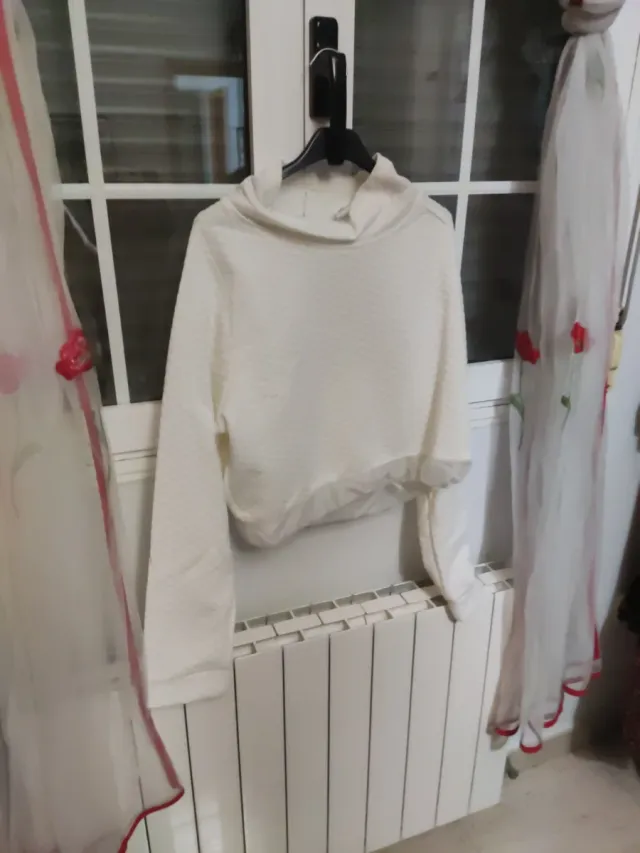 Suéter blanco de cuello alto