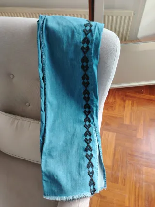 Pantalón vaquero Noon campana bordado