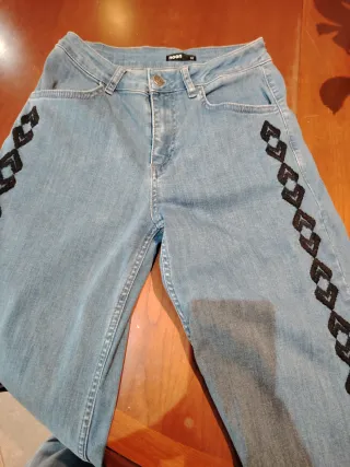Pantalón vaquero Noon campana bordado