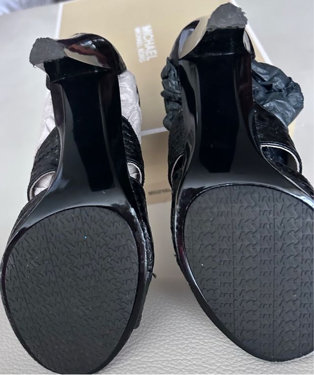 Sandalias Michael Kors Negro y Dorado