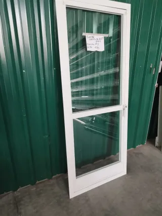 Puerta aluminio apertura exterior