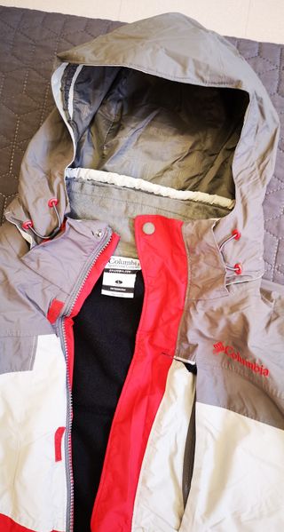 Chaqueta Columbia Talla M Gris y Roja.