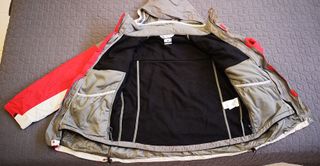 Chaqueta Columbia Talla M Gris y Roja.