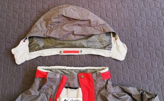 Chaqueta Columbia Talla M Gris y Roja.