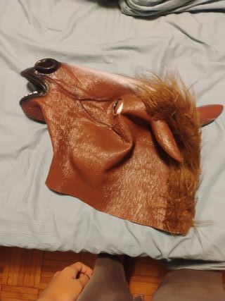 Mascara de caballo marrón