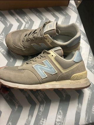 Zapatillas New Balance Beige y Azul