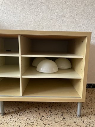 Mueble TV modular beige y blanco , sin cestas.