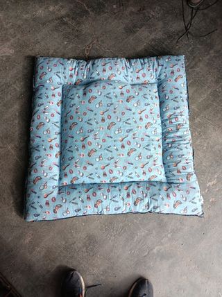 Cuccia per cani blu e rosa