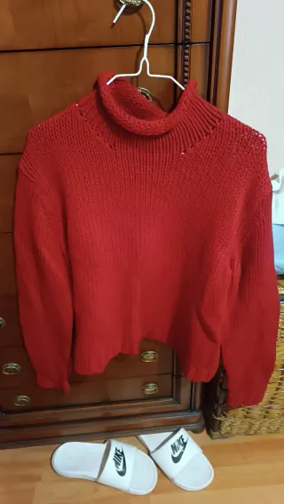 Jersey rojo cuello alto
