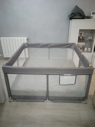 Parque infantil gris 1'25m. x 1'25m.