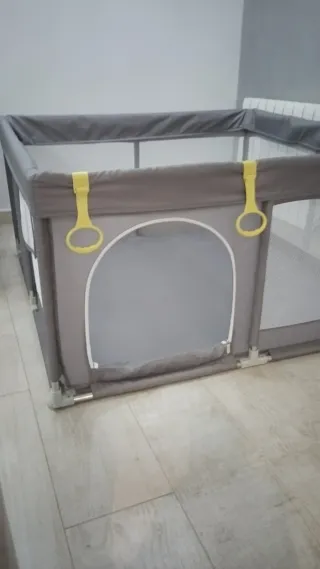 Parque infantil gris 1'25m. x 1'25m.