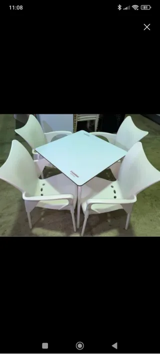 Mesa noleggia 10 tavoli e 40 sedie bianche