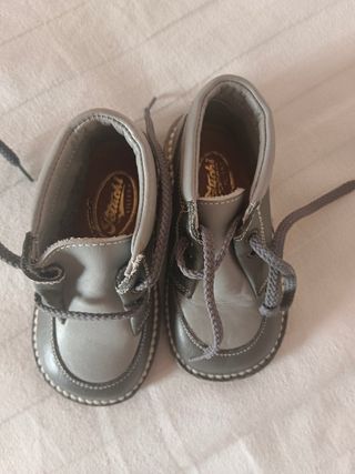 Zapatos grises talla 0