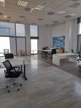 Nave industrial en alquiler en Gelves