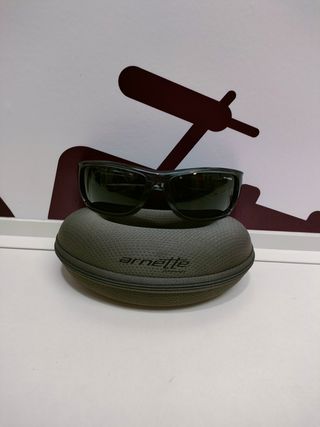 Relojería y gafas arnette wolfman 4137