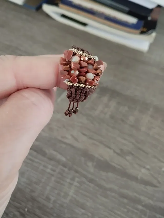 Anillo artesanal piedras marrones y doradas