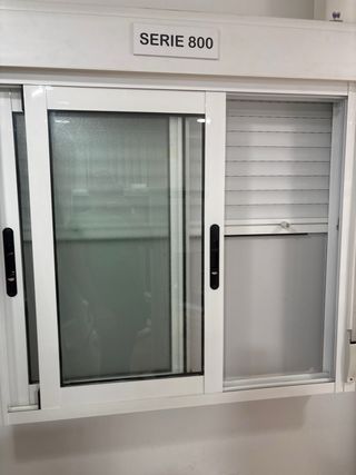 Ventana Aluminio con Persiana