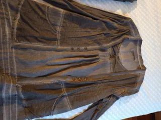 2 Blusas grises de marca