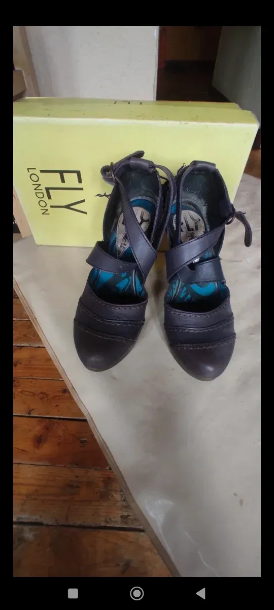 Zapatos de tacón Fly London morados