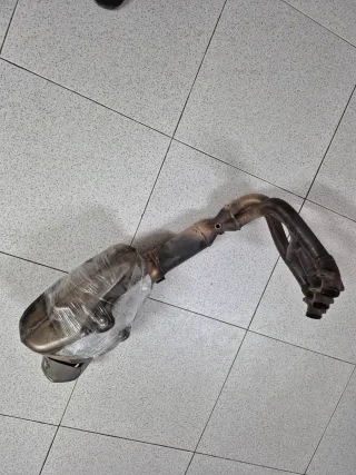 Tubo de escape Triumph Trident 660 2021