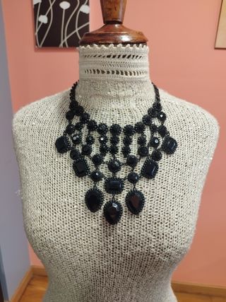 Collar Zara mujer elegante negro metal