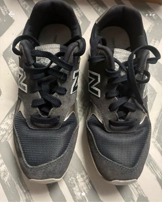 Zapatillas New Balance Gris y Plata