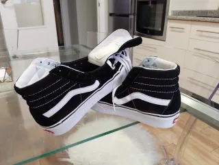 Deportivas Vans Sk8-Hi Negras y Blancas