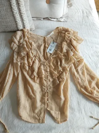 Blusa beige volantes