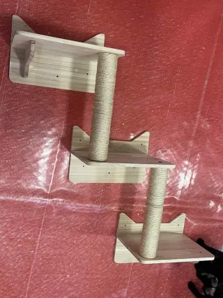 Estantería para gatos de madera
