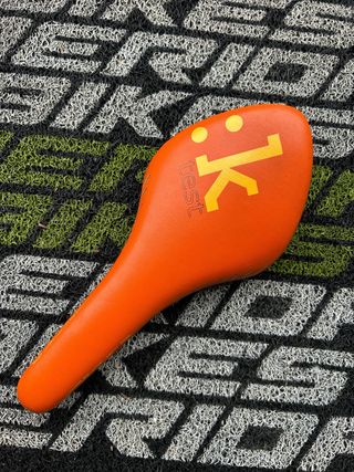 Sillín Fizik naranja