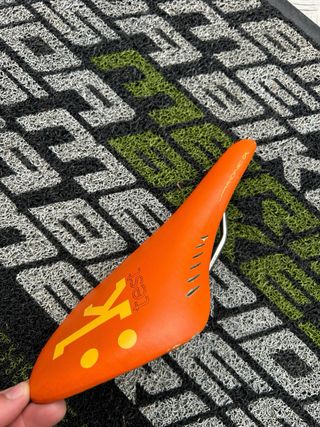Sillín Fizik naranja