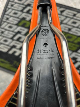 Sillín Fizik naranja