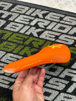 Sillín Fizik naranja