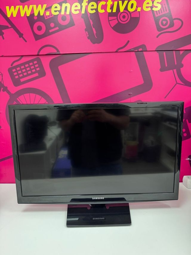 Televisor LED Samsung UE24H4003AW