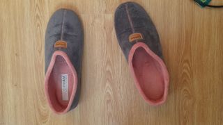 Zapatillas de casa COSDAM grises y rosas