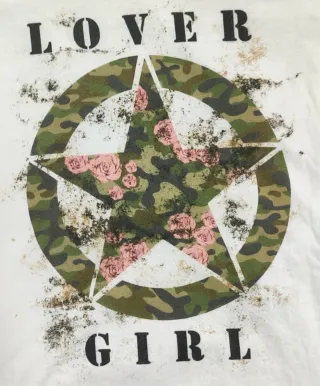 Camiseta blanca con mangas de tul verde
