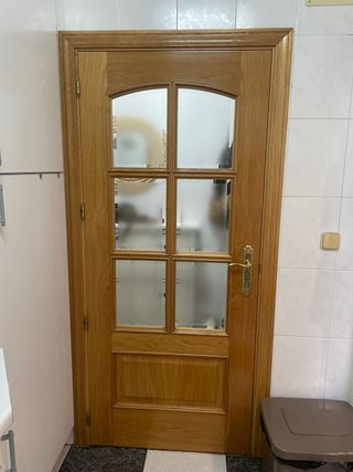 Puerta madera maciza 82cm ancho x 190 alto 