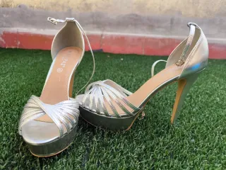 Zapatos de tacón Marypaz plateados talla 40