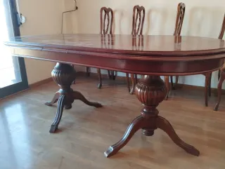 Mesa de comedor ovalada de madera, extensible
