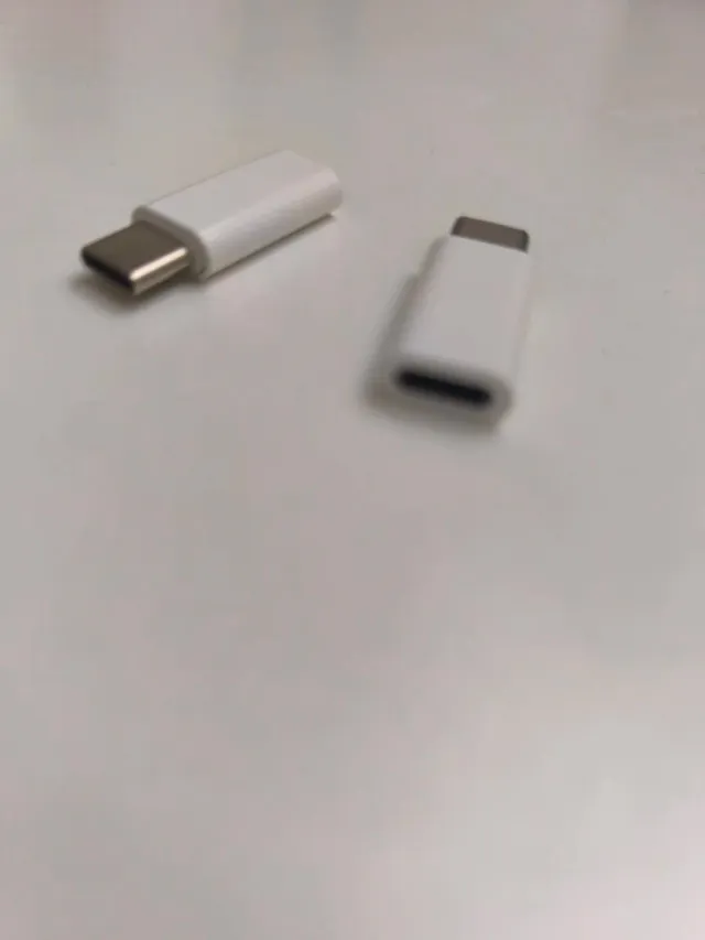 Adaptador USB-C a USB-C Blanco