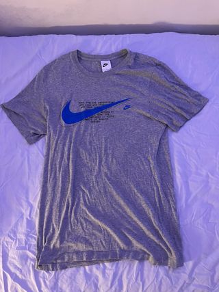 Camiseta Nike gris 