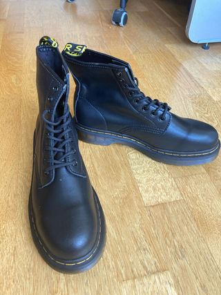 Botas imitación Dr. Martens negras. Número 42